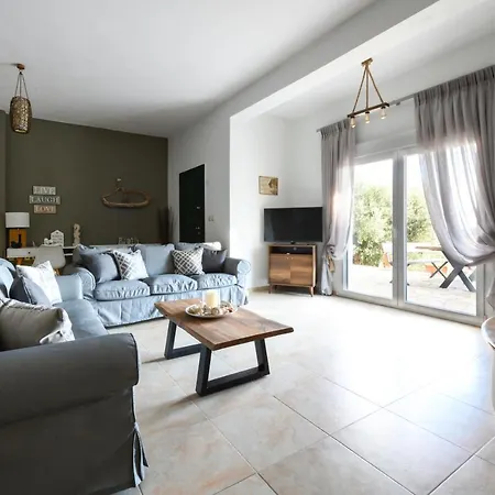 Kastri Treehouse דירה