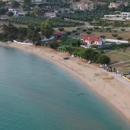 Kastri Treehouse דירה